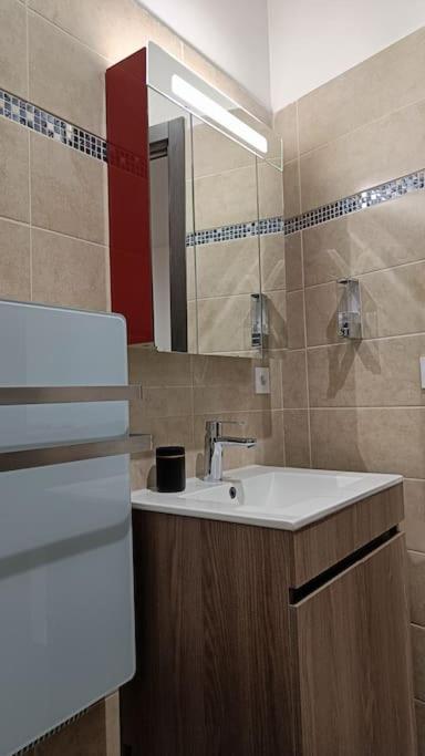 Appartement Confort Equipe Au Coeur De Безие Екстериор снимка