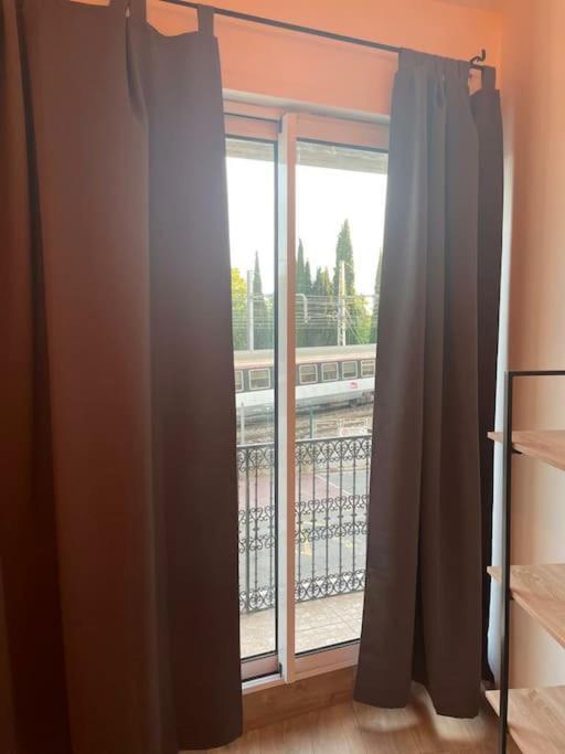 Appartement Confort Equipe Au Coeur De Безие Екстериор снимка
