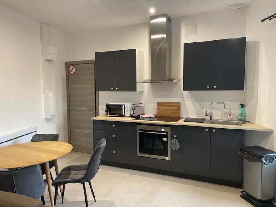 Appartement Confort Equipe Au Coeur De Безие Екстериор снимка