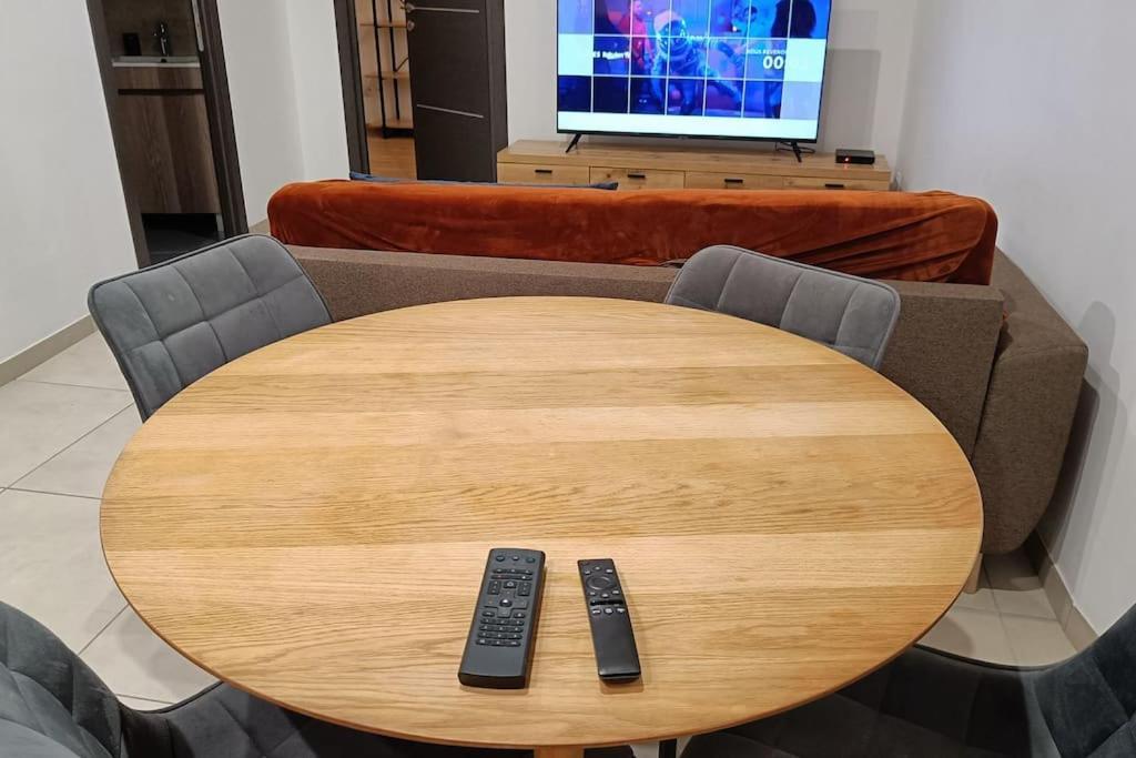 Appartement Confort Equipe Au Coeur De Безие Екстериор снимка